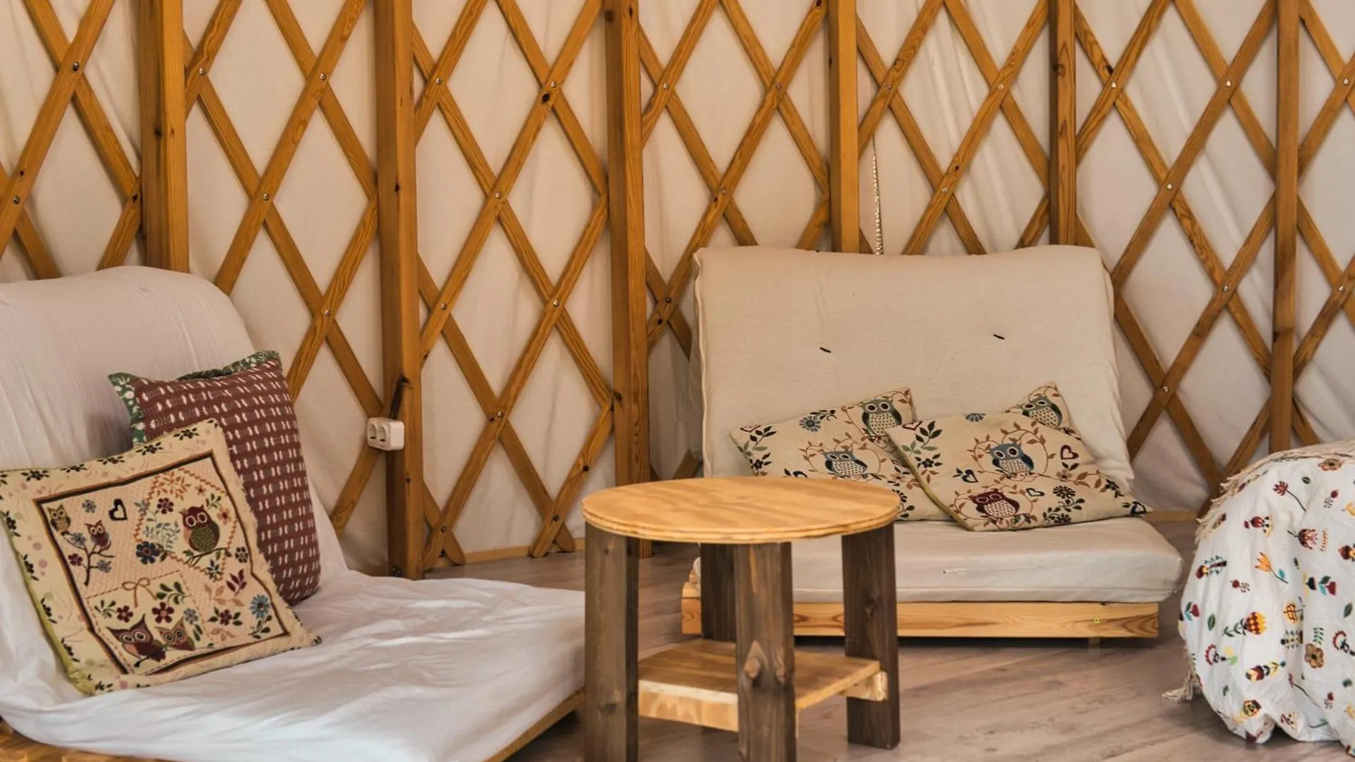 La Muntanera - Eco Yurt - Pool, Nature Retreat Figuerola del Camp İspanya